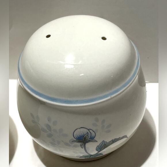 Noritake Keltcraft Ireland salt and pepper shakers - Picture 3 of 9